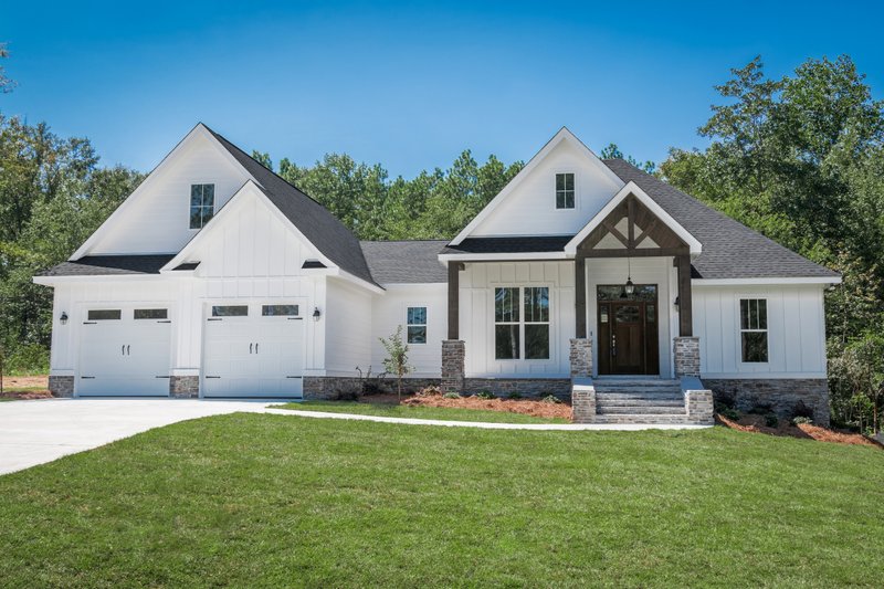 Craftsman Style House Plan - 3 Beds 2 Baths 2073 Sq/Ft Plan #430-157 Photo